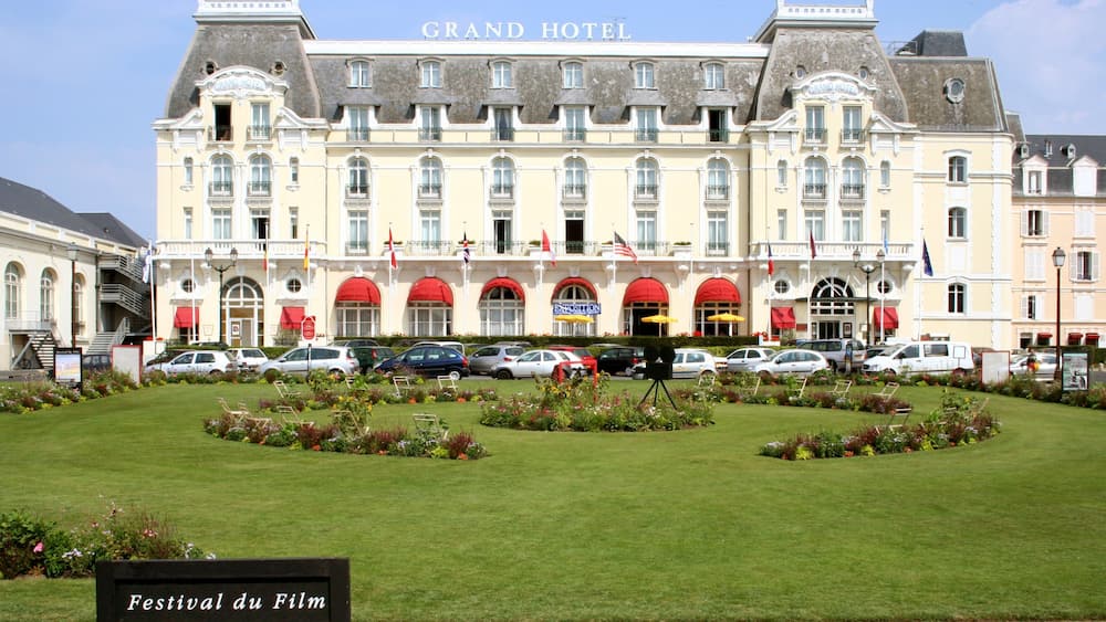 Cabourg qui includes hôtel