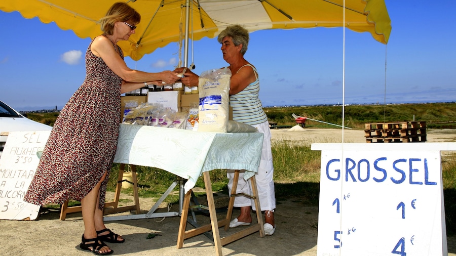 Guerande showing markets as well as a small group of people
