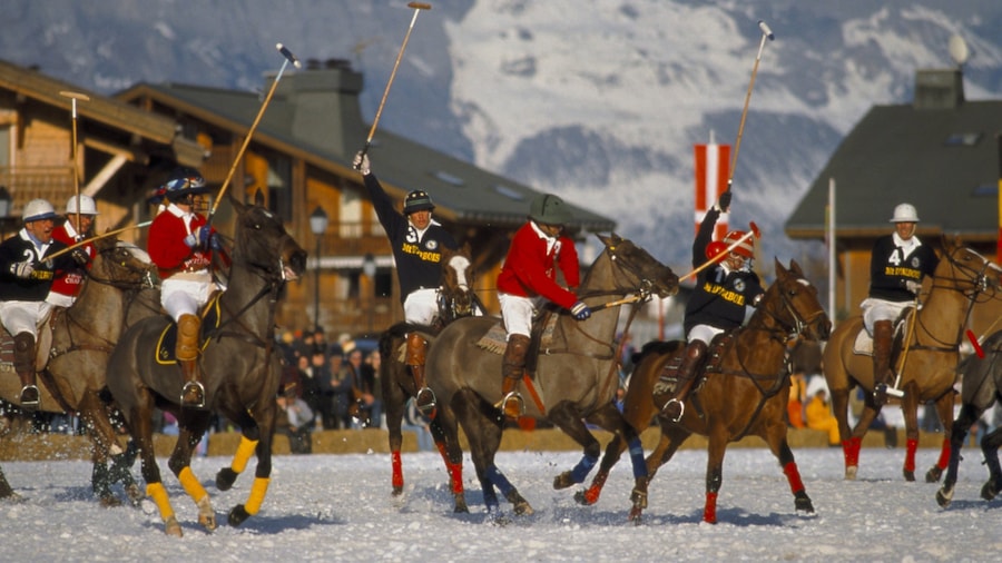 Megeve which includes snow and horseriding
