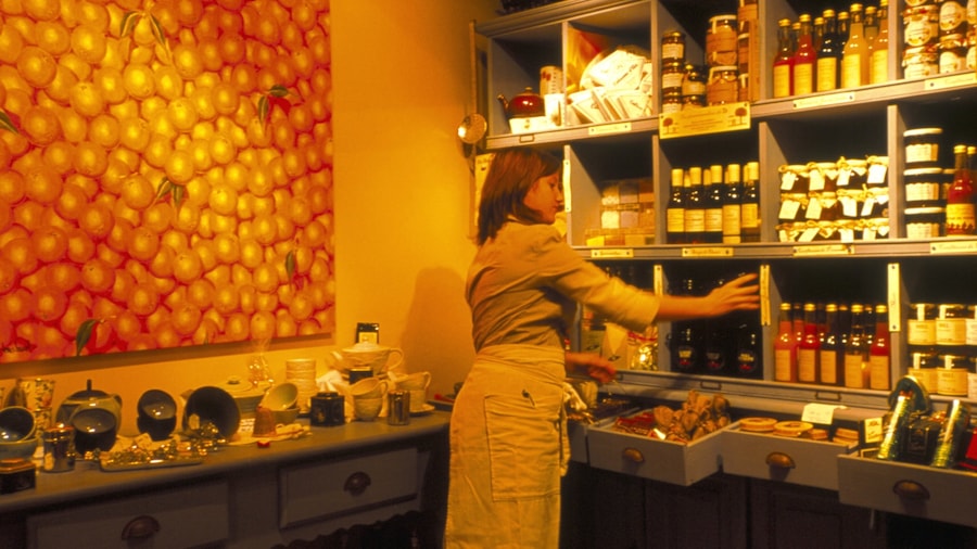 Biot che include vista interna, cibo e shopping