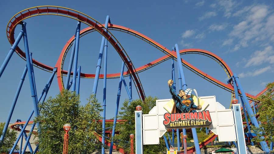 Six Flags Over Georgia which includes signage and rides