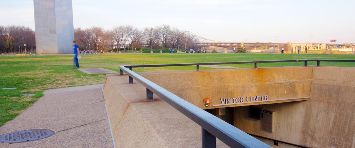 Gateway Arch National Park which includes a memorial, a park and a city