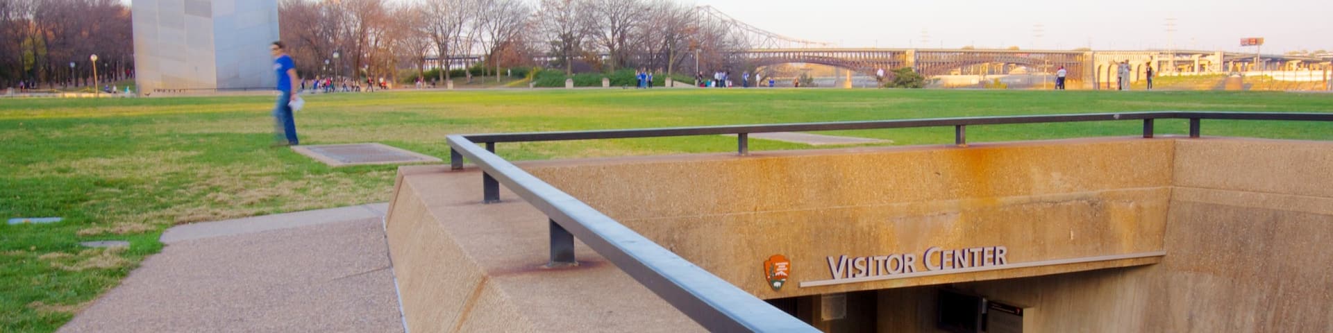 Gateway Arch National Park which includes a memorial, a park and a city