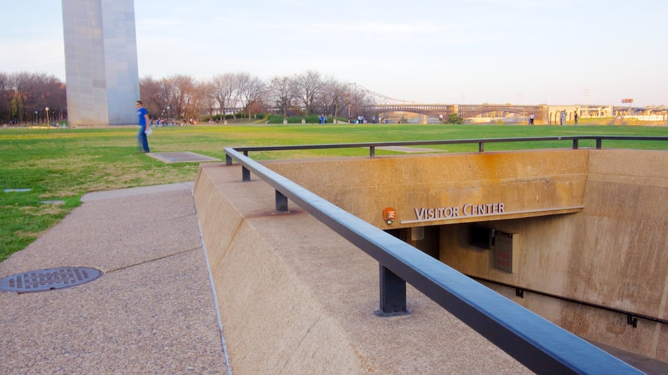 Gateway Arch National Park which includes a memorial, a park and a city