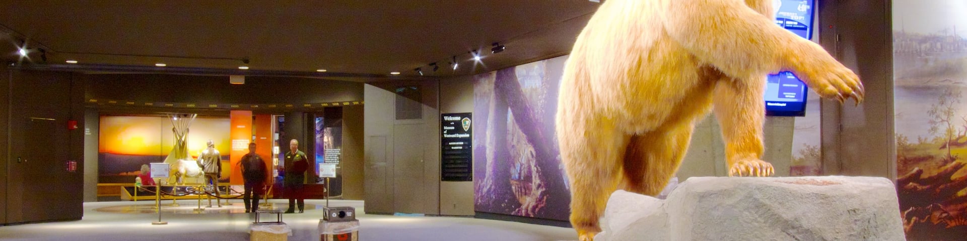 Jefferson National Expansion Memorial Park showing signage and interior views