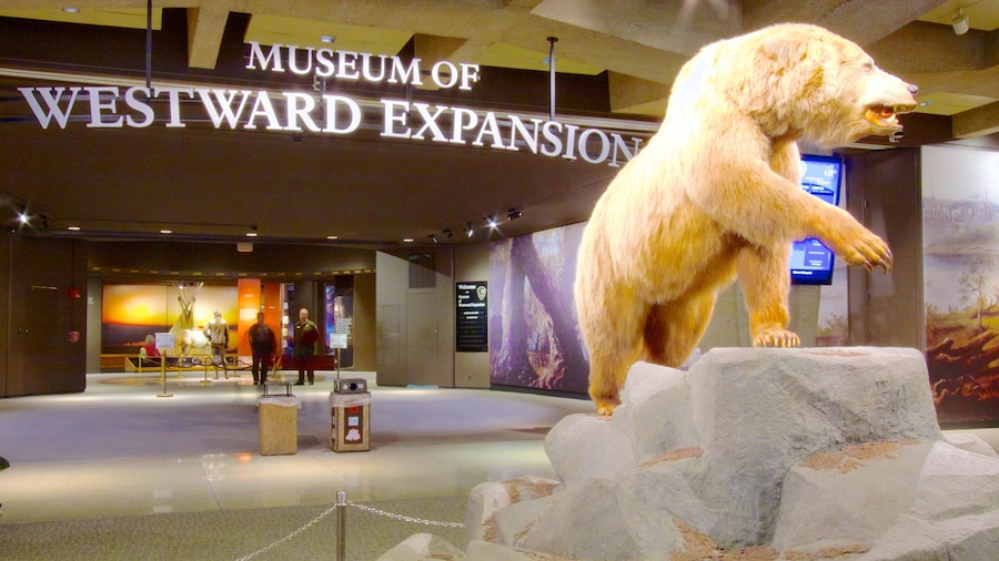 Jefferson National Expansion Memorial Park showing interior views and signage