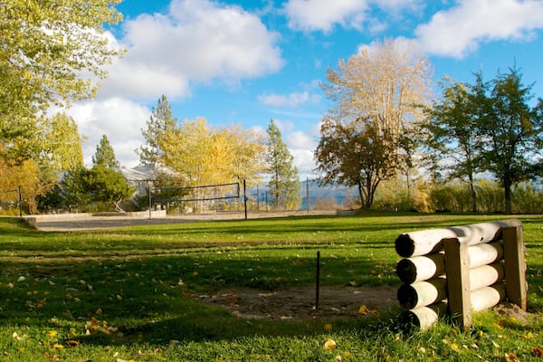 Kings Beach State Recreation Area qui includes panoramas et jardin