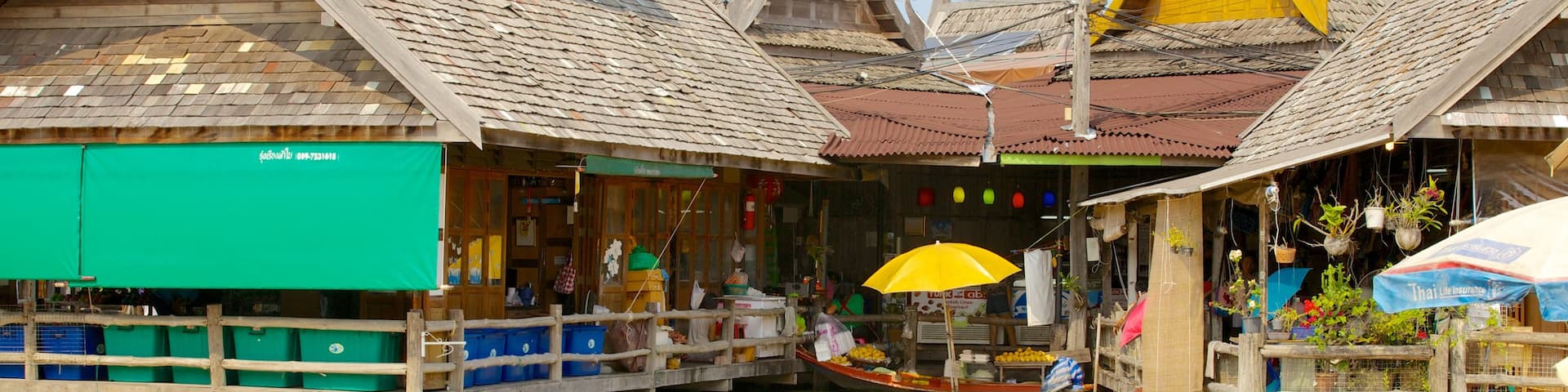 Mercado Flotante de Pattaya ofreciendo paseos en lancha y mercados