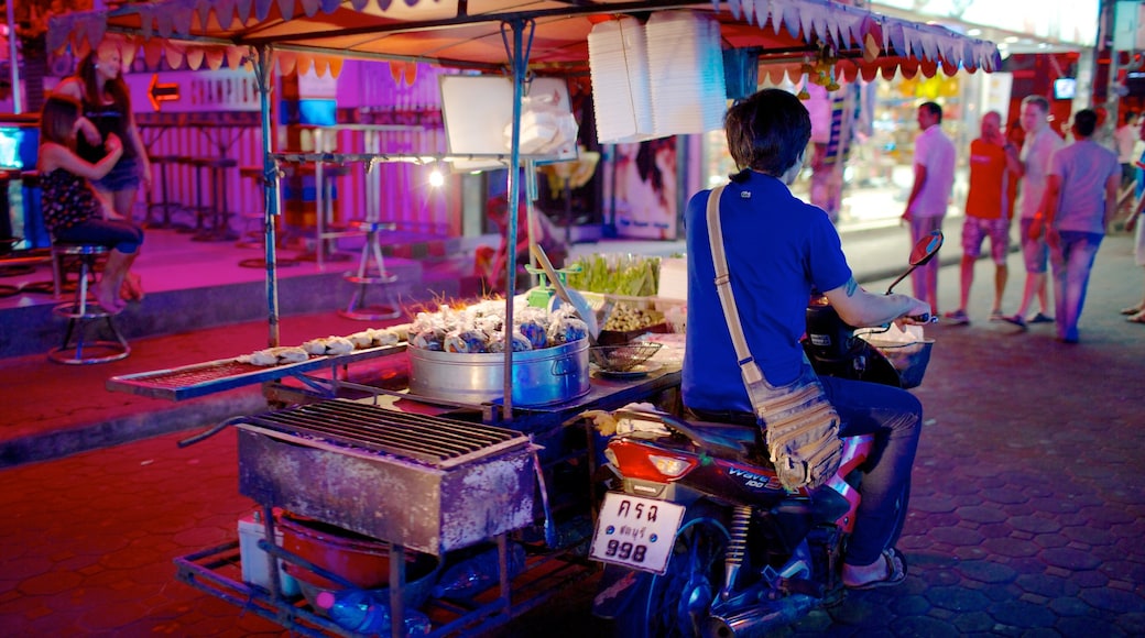 Pattaya das einen Straßenszenen, Mopedfahren und Märkte