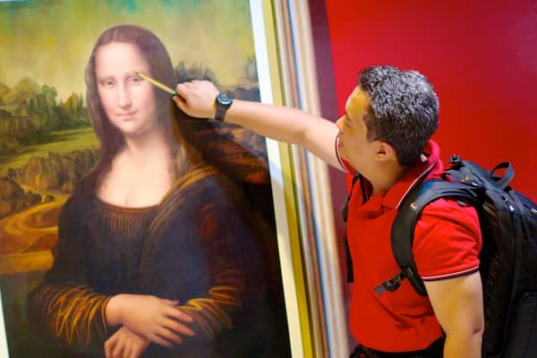 Art in Paradise qui includes art et vues intérieures aussi bien que homme