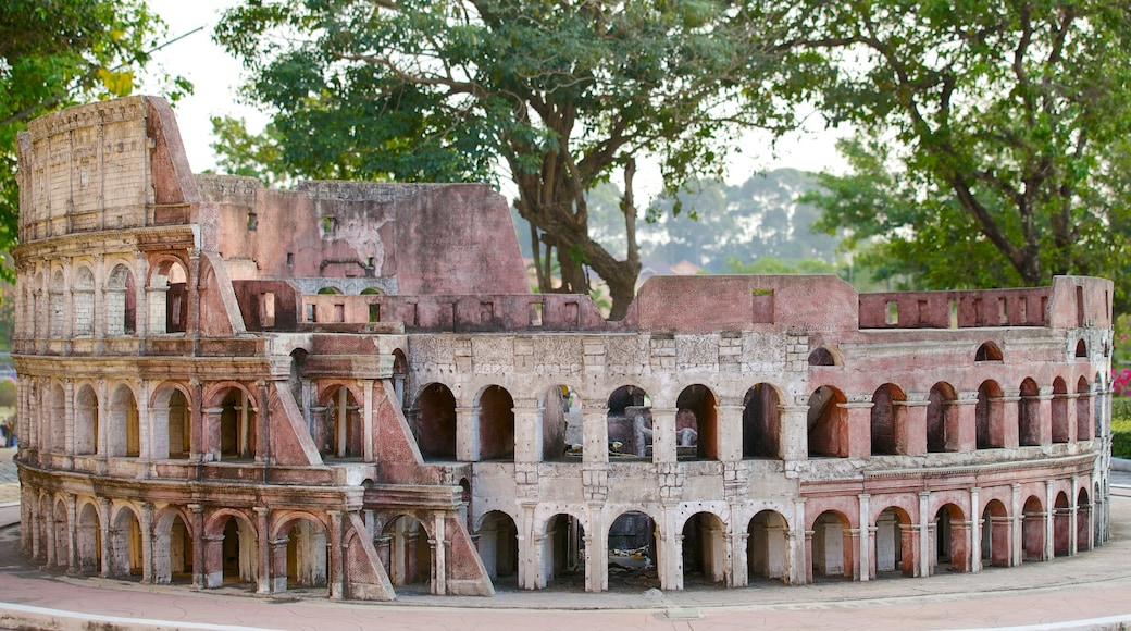 Mini Siam which includes heritage architecture