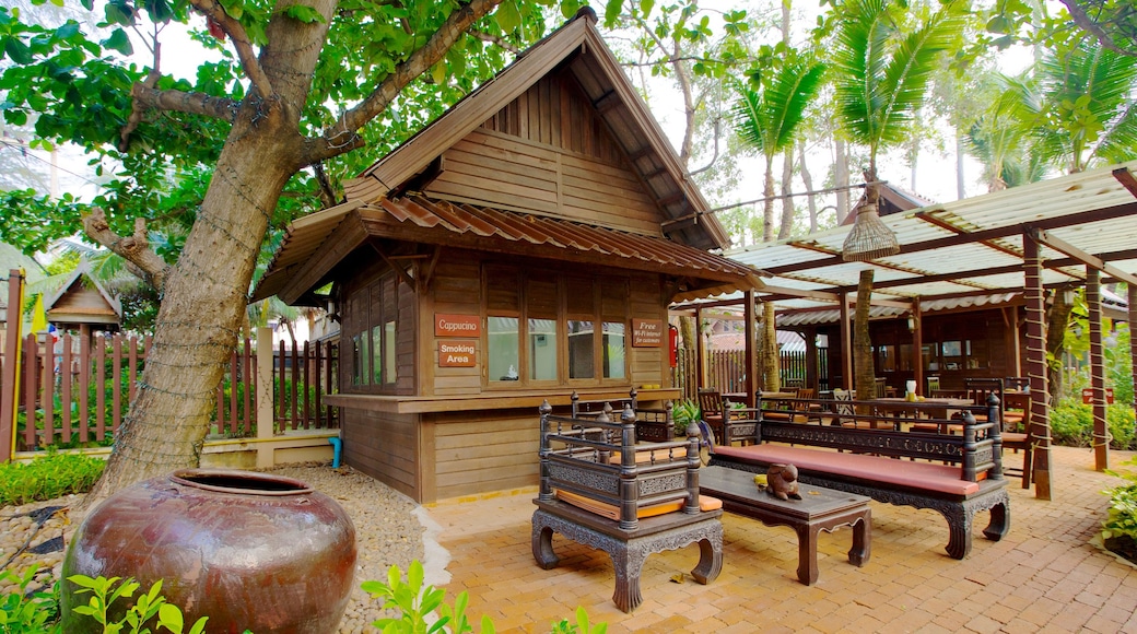 Dongtan Beach showing tropical scenes