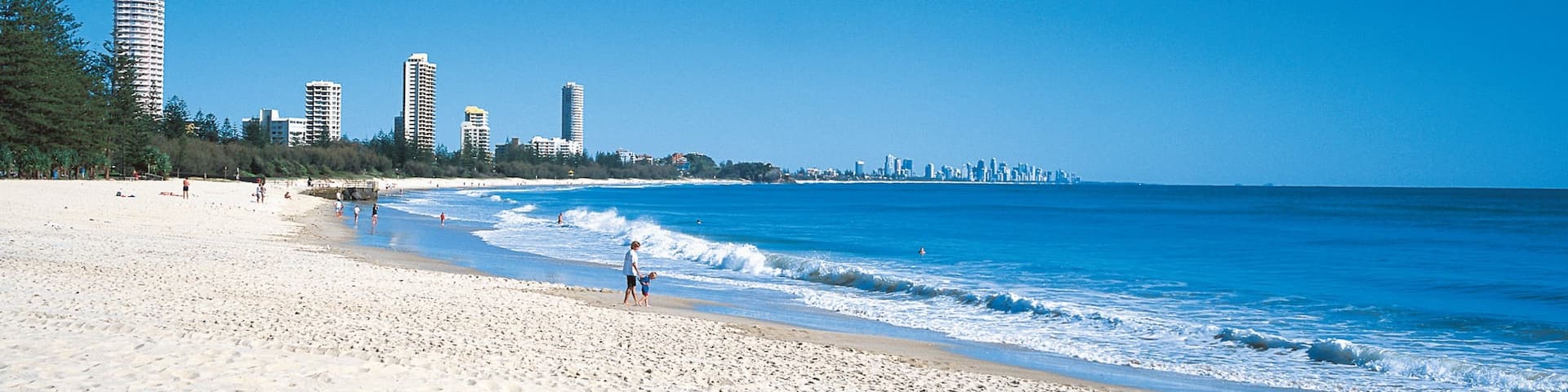 Burleigh Beach das einen Skyline, allgemeine Küstenansicht und Strand