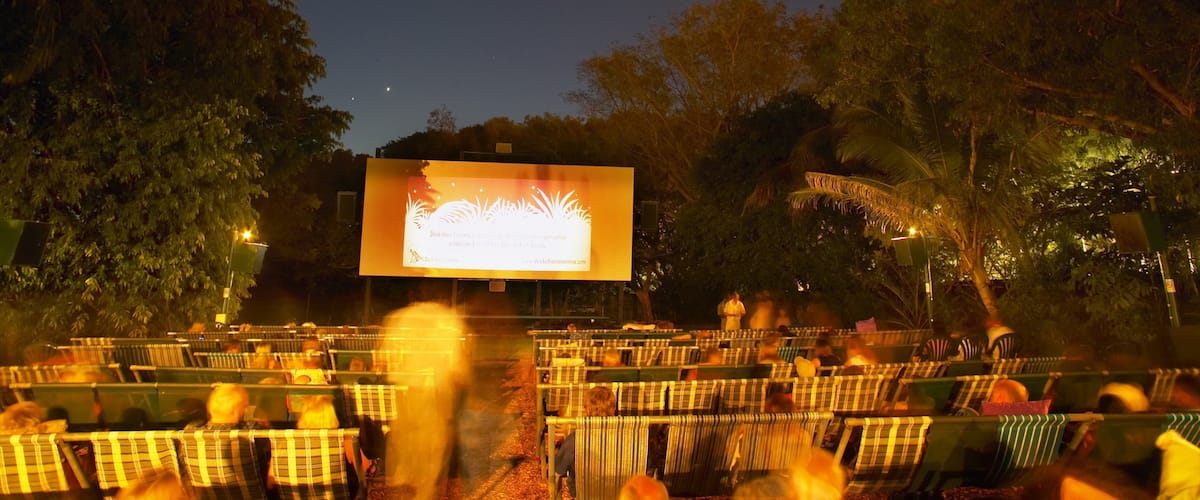 Darwin Deckchair Cinema mettant en vedette scÚnes de théùtre et scÚnes de nuit