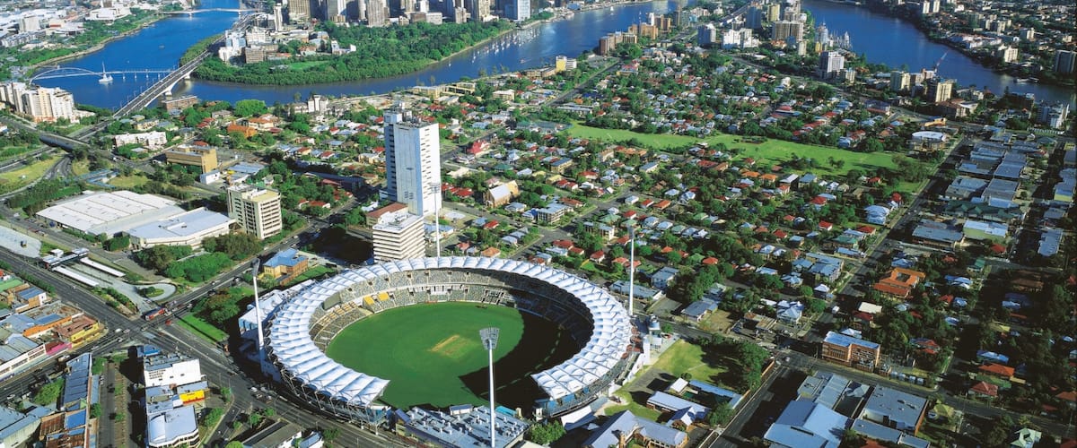 Woolloongabba featuring skyline and a city