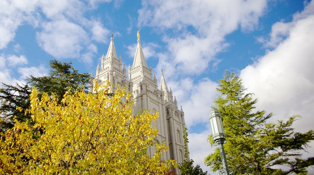 Utah mostrando arquitectura patrimonial, elementos religiosos y una iglesia o catedral