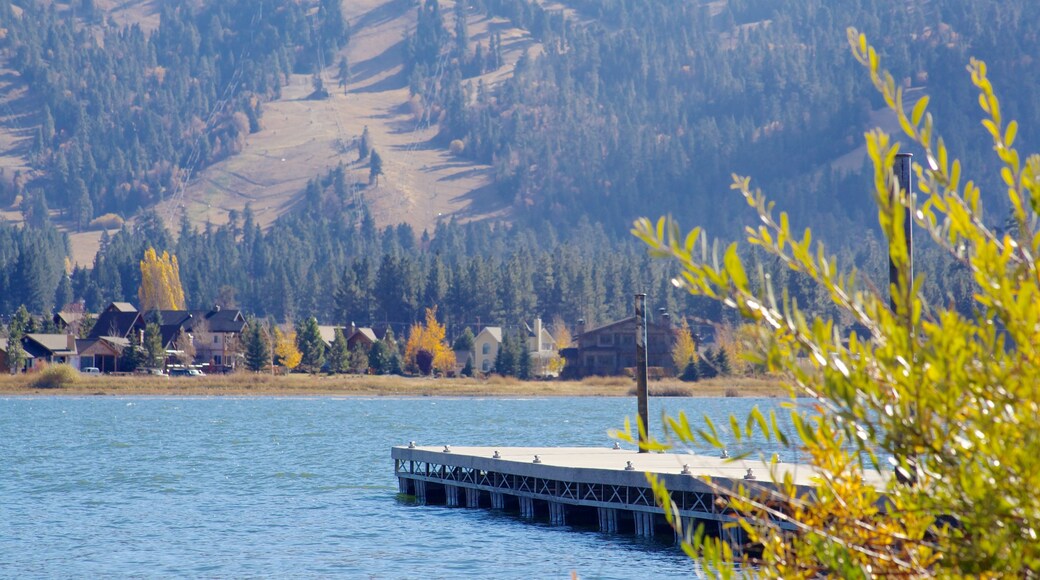 Big Bear Lake welches beinhaltet See oder Wasserstelle und Landschaften