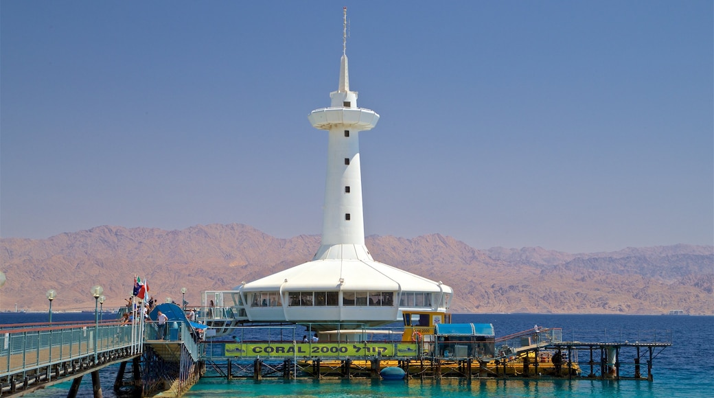 Observatoire sous-marin mettant en vedette vues littorales