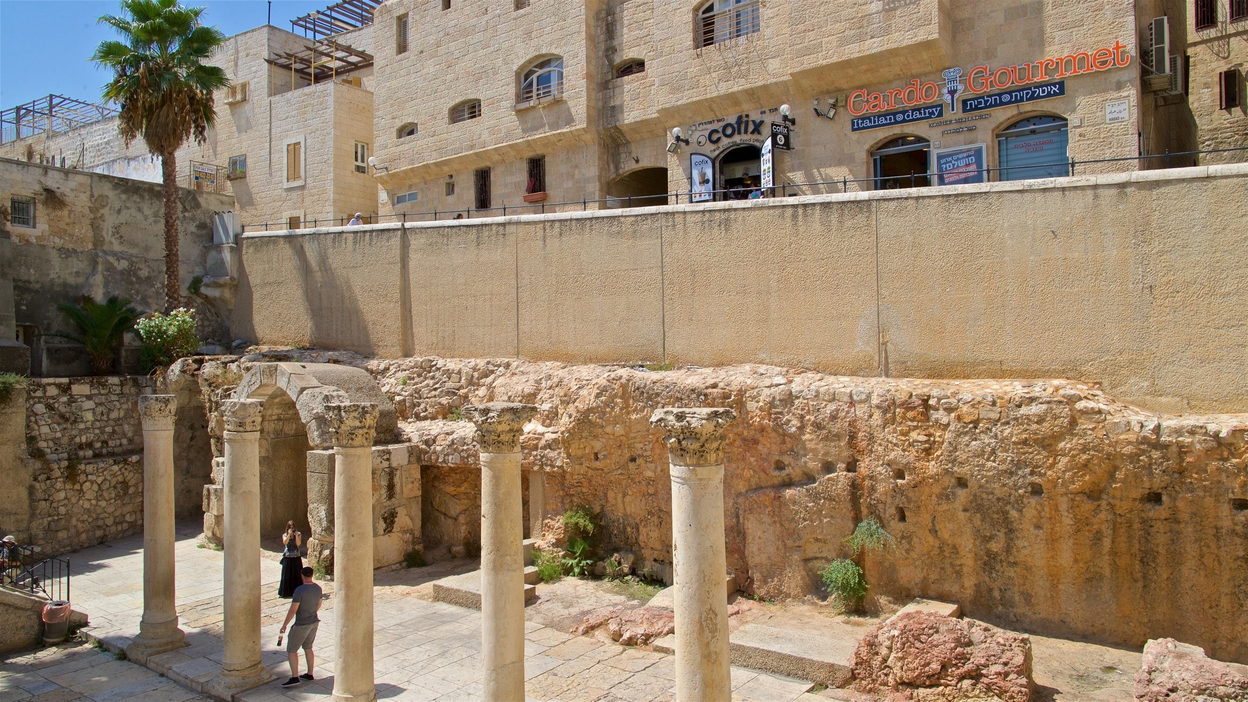Jerusalem showing heritage elements and building ruins