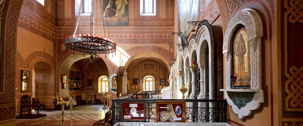 Igreja de Maria Madalena caracterizando elementos religiosos, elementos de patrimônio e vistas internas