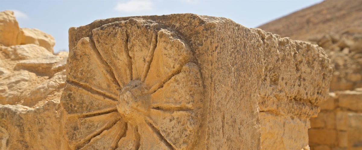 Parc national de Mamshit montrant bĂątiments en ruines et patrimoine historique