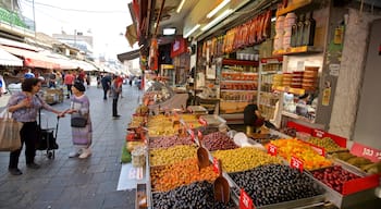 Ciudad vieja ofreciendo comida, mercados y escenas cotidianas