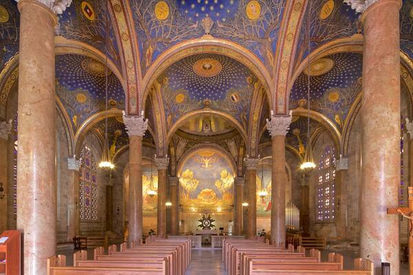 Kirche der Nationen welches beinhaltet Geschichtliches, Innenansichten und Kirche oder Kathedrale