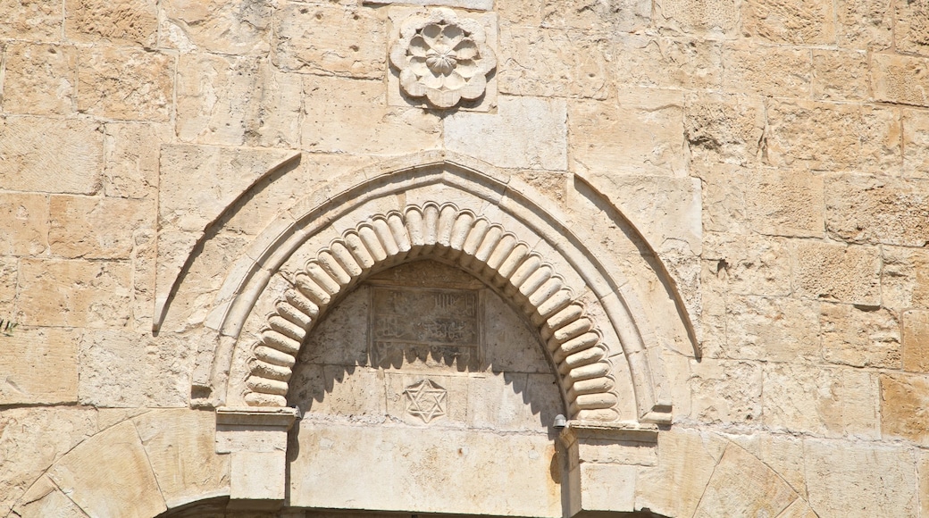 Dung Gate which includes heritage elements