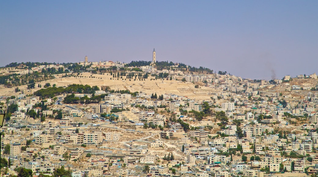 Haas promenade toont een stad en landschappen