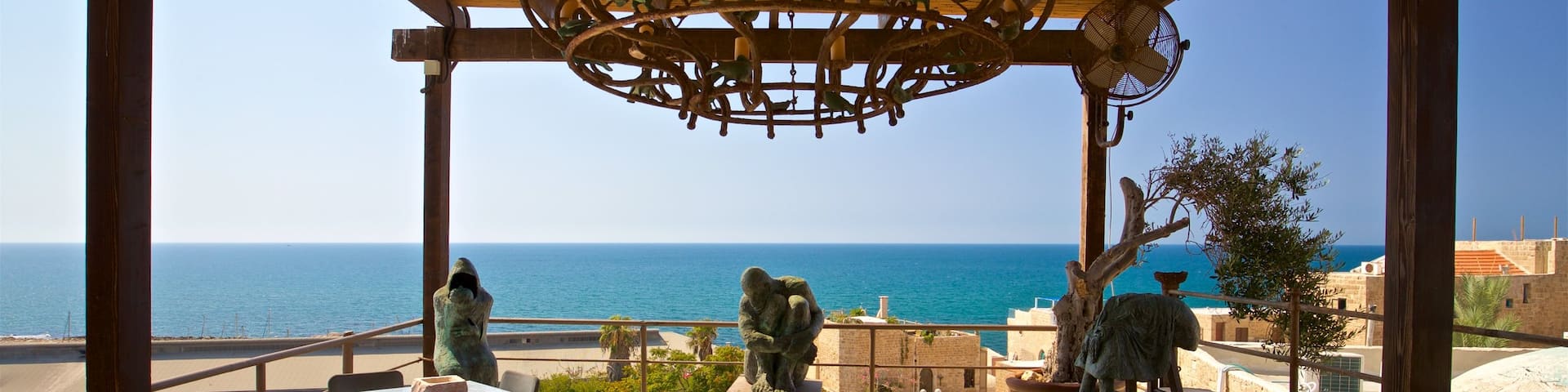 Ilana-Goor-Museum welches beinhaltet allgemeine KĂŒstenansicht und Outdoor-Kunst