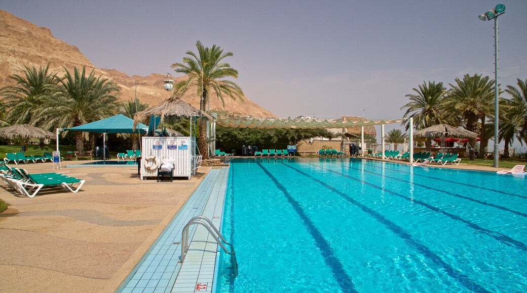 Jardín botánico Ein Gedi ofreciendo una alberca