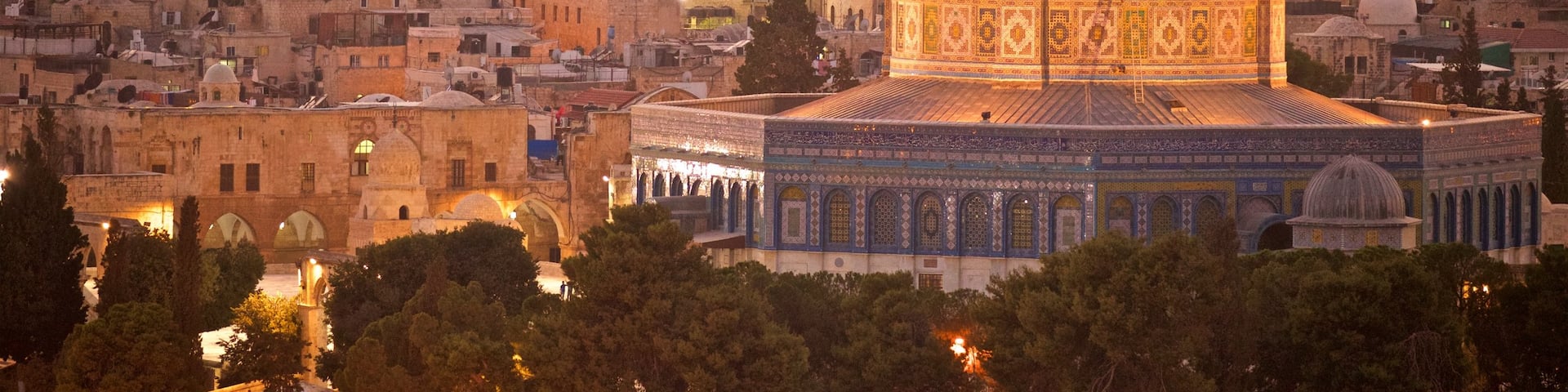 Dome of the Rock showing a city, heritage architecture and landscape views