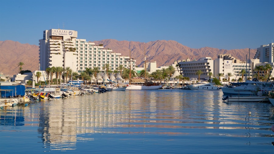 Marina de Eilat caracterizando uma baĂa ou porto e um hotel de luxo ou resort