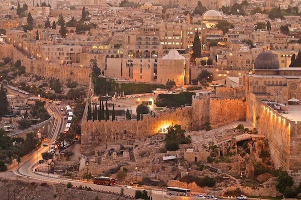 Berg Zion welches beinhaltet Geschichtliches, Sonnenuntergang und Stadt