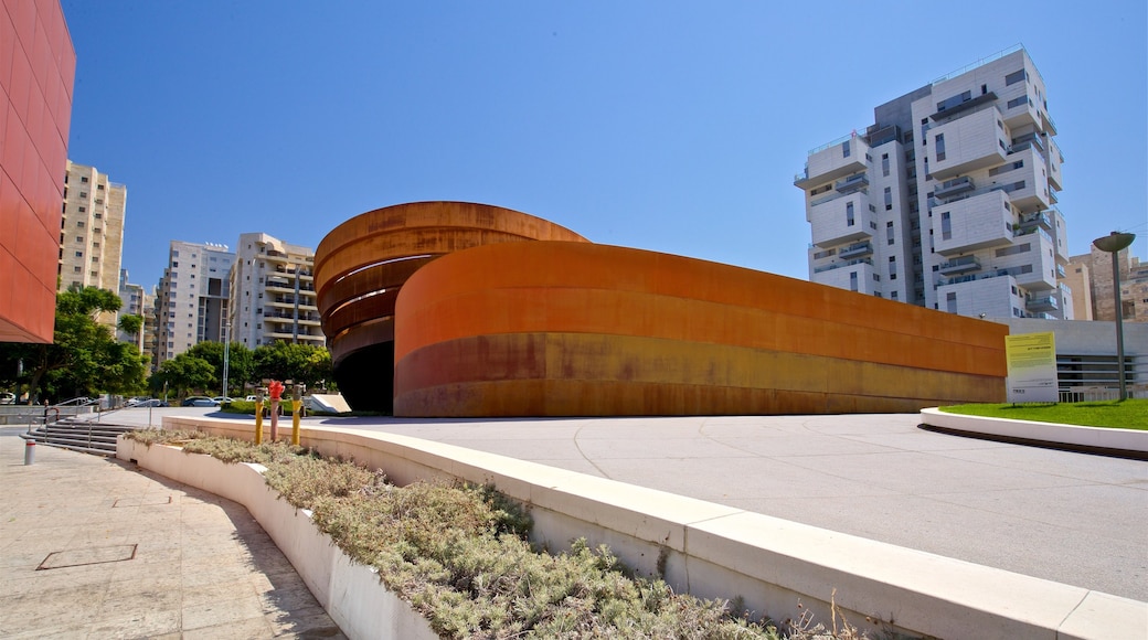 Holon designmuseum som viser by og moderne arkitektur