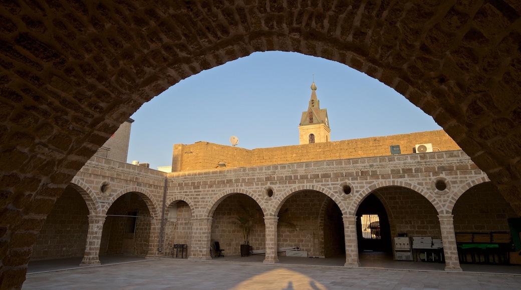 Mahmoudiya Mosque featuring heritage elements