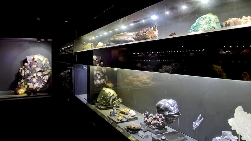 Harry Oppenheimer Diamond Museum showing interior views