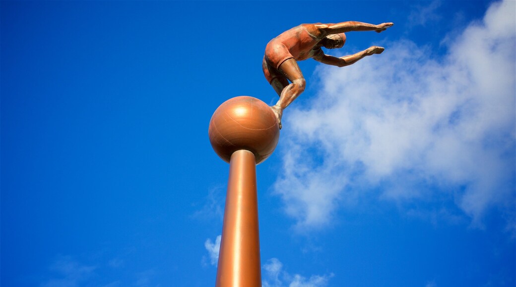 Southport which includes a statue or sculpture