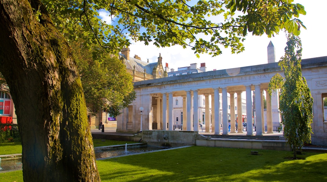 Southport showing a park, heritage elements and a fountain