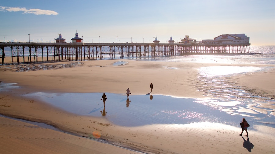 North Pier mit einem Landschaften, Sonnenuntergang und allgemeine Küstenansicht