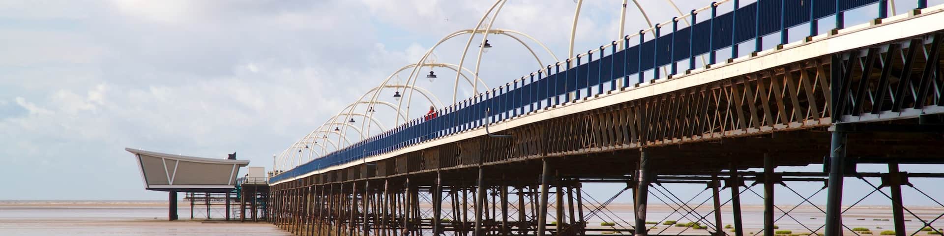 Southport Pier どの含み 海岸線の眺め