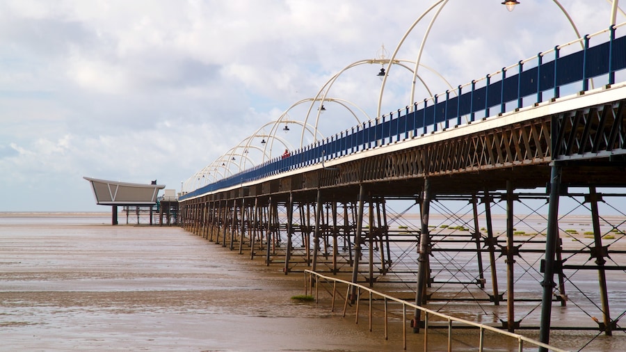 Southport Pier featuring general coastal views