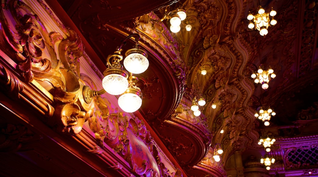 Salón de baile Blackpool Tower que incluye elementos patrimoniales y vistas de interior