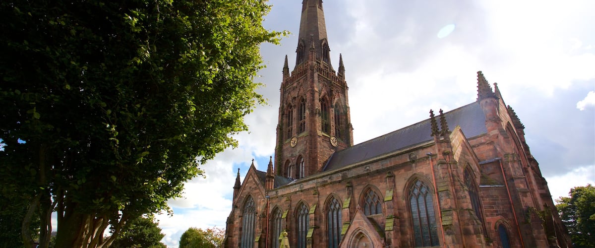 Warrington Parish Church qui includes église ou cathédrale et patrimoine architectural