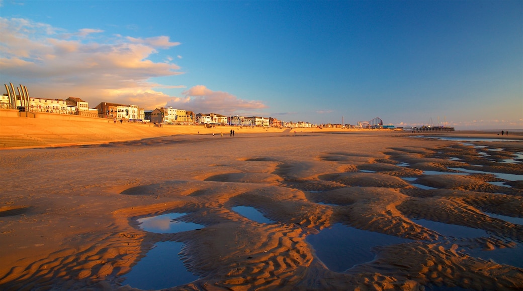 Central Beach showing landscape views, general coastal views and a coastal town