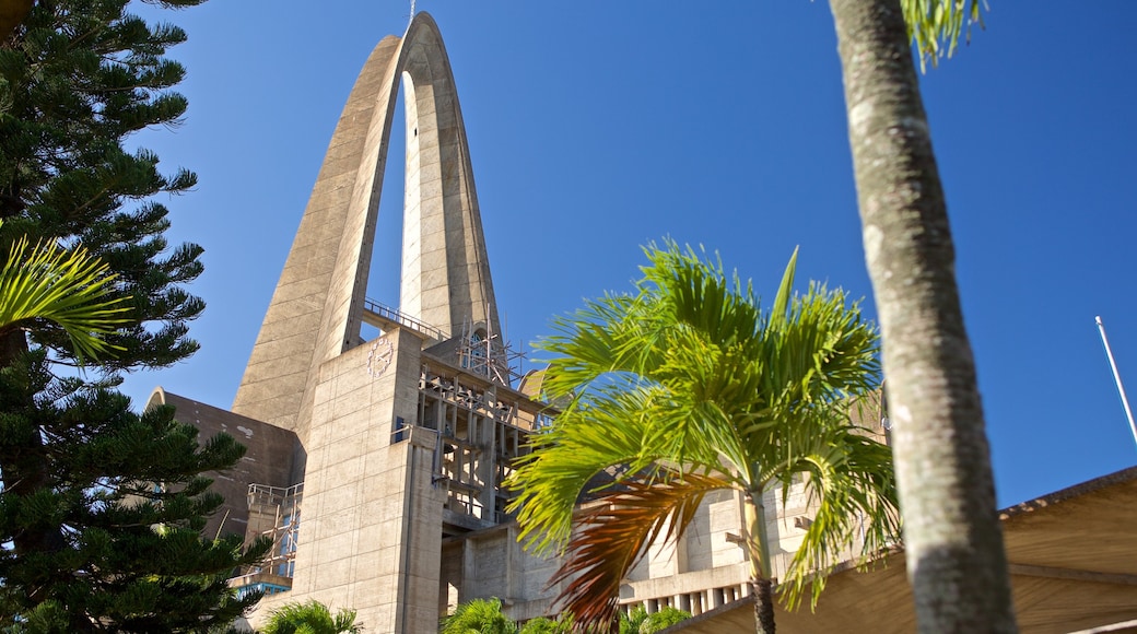 Basílica de Nuestra Señora que inclui arquitetura moderna