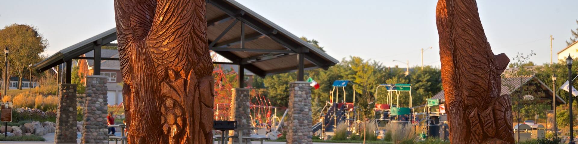 Mishawaka which includes outdoor art and a garden