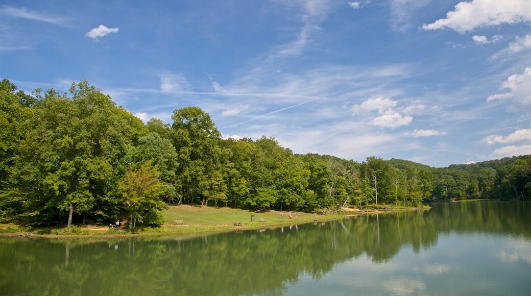 Brown County State Park ofreciendo un lago o abrevadero