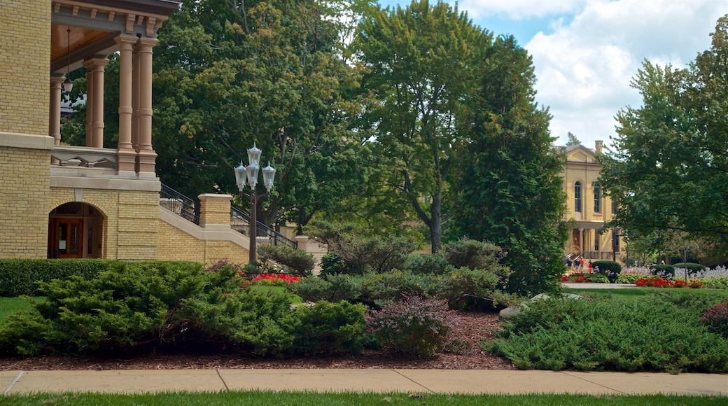 University of Notre Dame which includes a garden