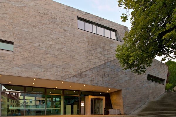 Bachhaus mettant en vedette architecture moderne